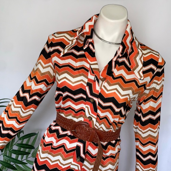v i n t a g e :: Authentic Mod Zig Zag Chevron Dagger Buttoned Dress - Picture 13 of 14